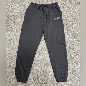 🌟NWOT🌟 White Fox Boutique In Transit Sweatpants Volcanic and Pink Size M